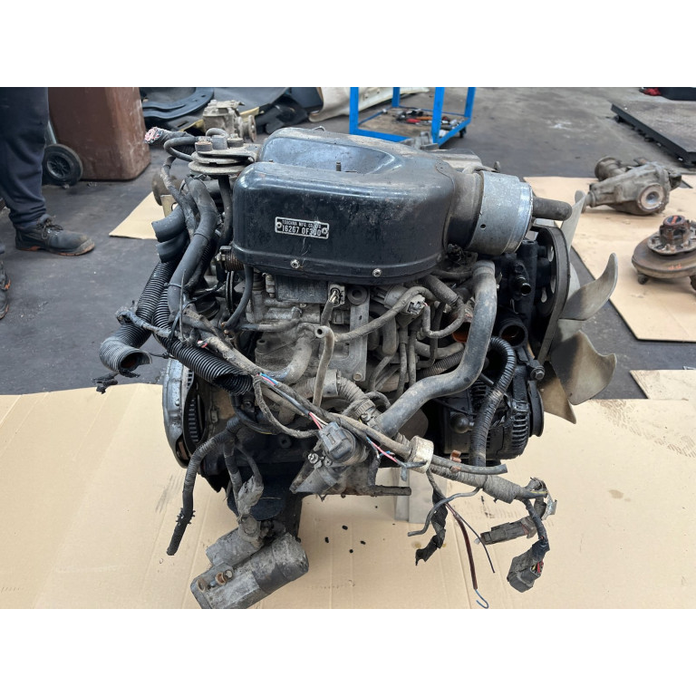 Двигун Nissan PRAIRIE PRO 2.4 I KA24E